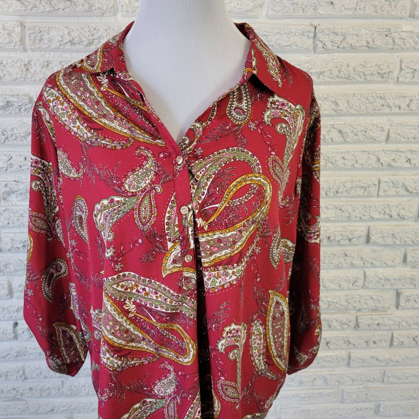 Rebecca Malone Womens Top 1X Plus Roll Tab Sleeve Burgundy Paisley Lightweight