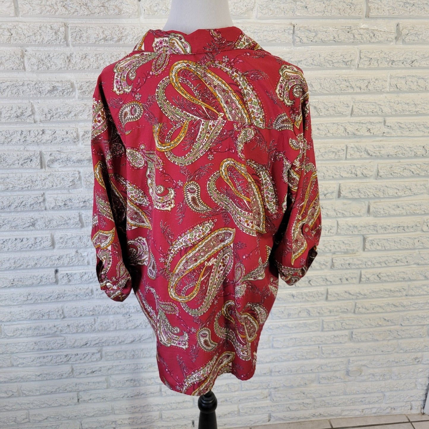 Rebecca Malone Womens Top 1X Plus Roll Tab Sleeve Burgundy Paisley Lightweight