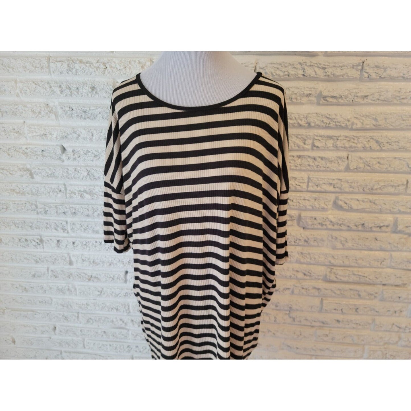 Lularoe Womens Top 2XL Plus Tee Knit Black Stripe Pullover Asymmetric Casual