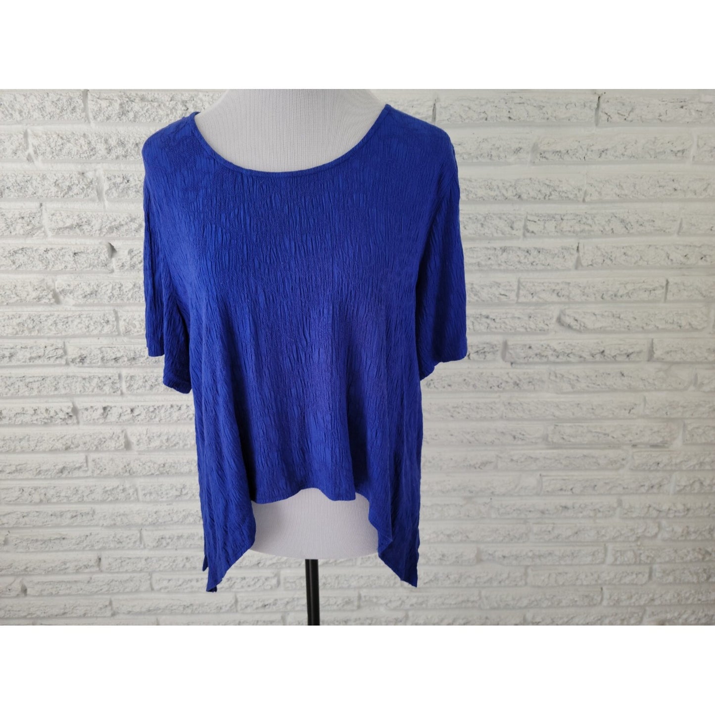 Connected Women Top 18W Plus Short Sleeve Blue Rayon Pullover Shark Bite Career