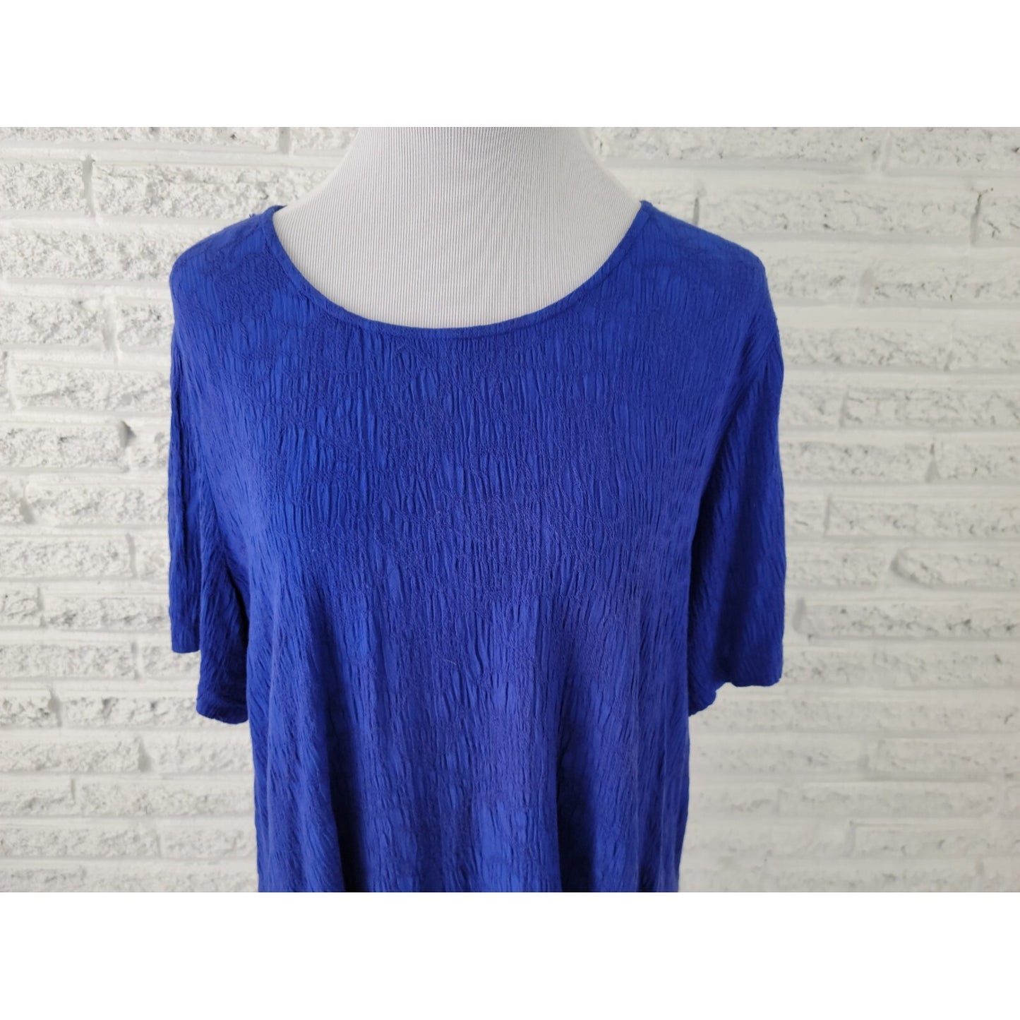 Connected Women Top 18W Plus Short Sleeve Blue Rayon Pullover Shark Bite Career