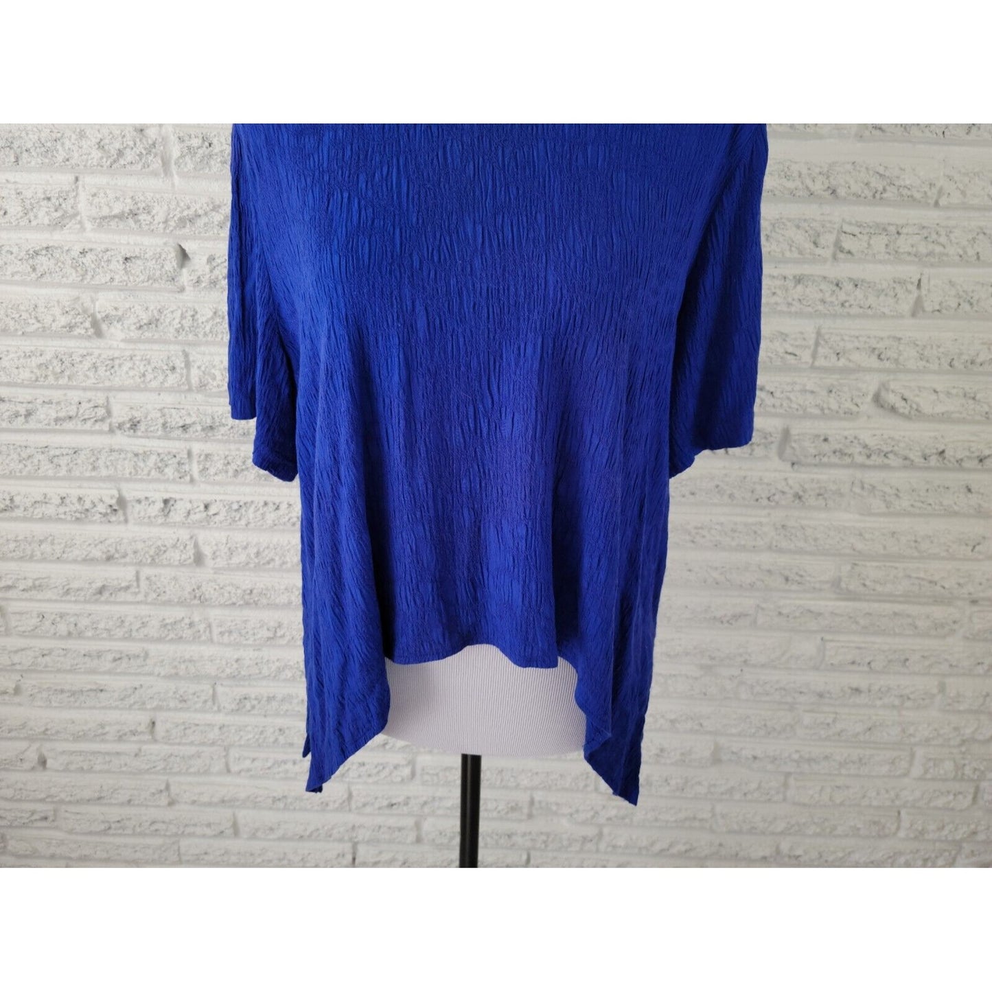 Connected Women Top 18W Plus Short Sleeve Blue Rayon Pullover Shark Bite Career