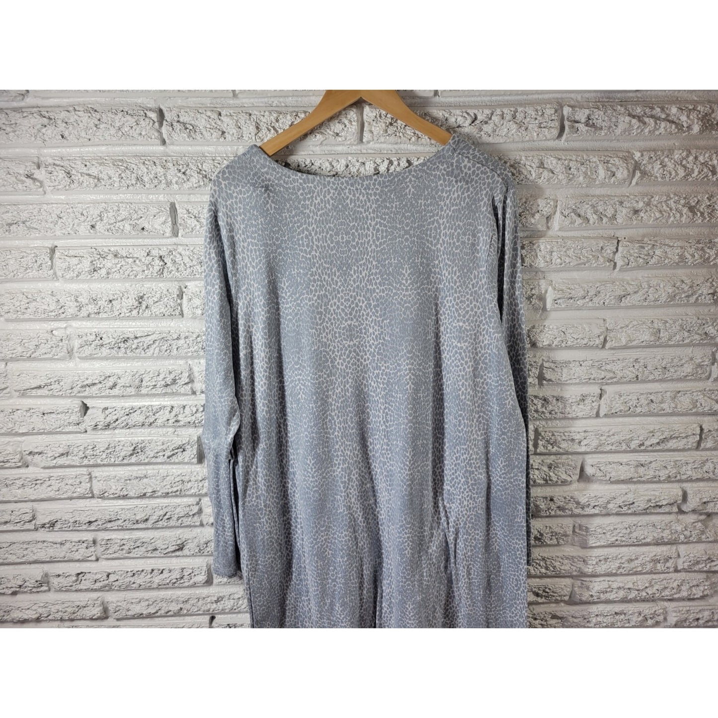 Croft Barrow Women Nightgown 1X Plus Long Sleeve Gray Animal Print Poly Blend