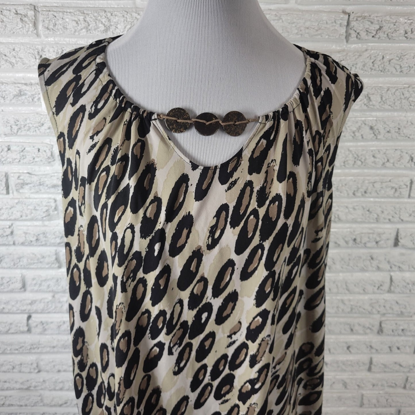 East 5th Womens Top 2X Plus Sleeveless Black Tan Animal Print Keyhole Poly Blend