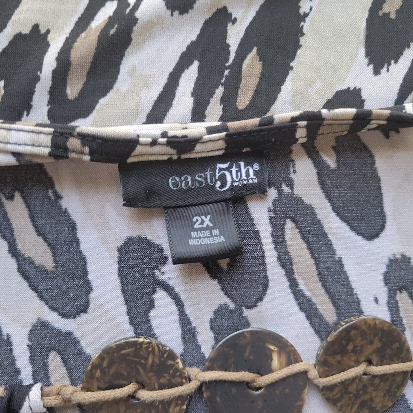 East 5th Womens Top 2X Plus Sleeveless Black Tan Animal Print Keyhole Poly Blend