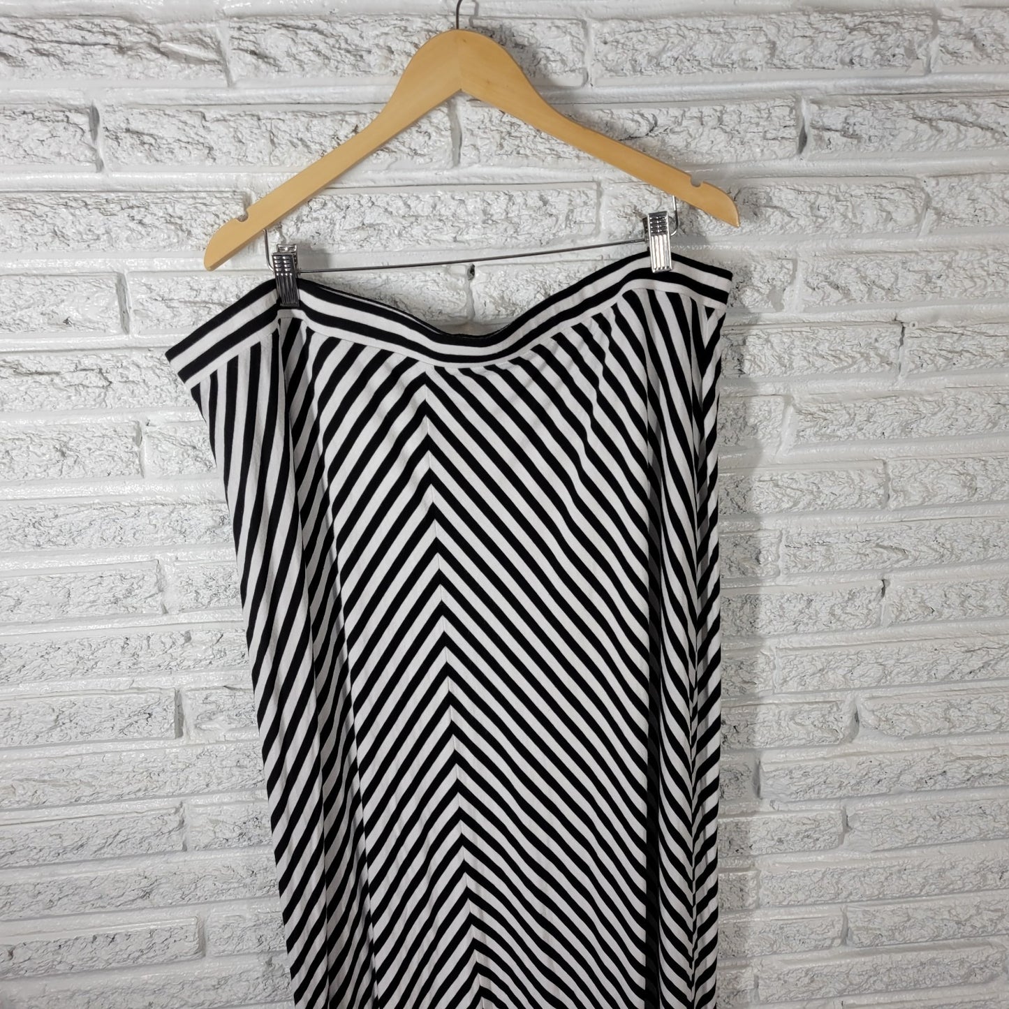 Avenue Womens Skirt 22 24 Plus Midi Black Stripe Rayon Spandex Comfy Casual