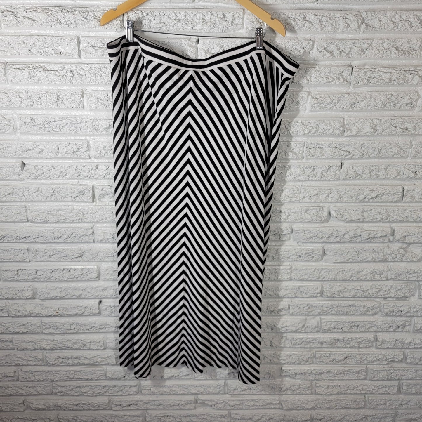 Avenue Womens Skirt 22 24 Plus Midi Black Stripe Rayon Spandex Comfy Casual