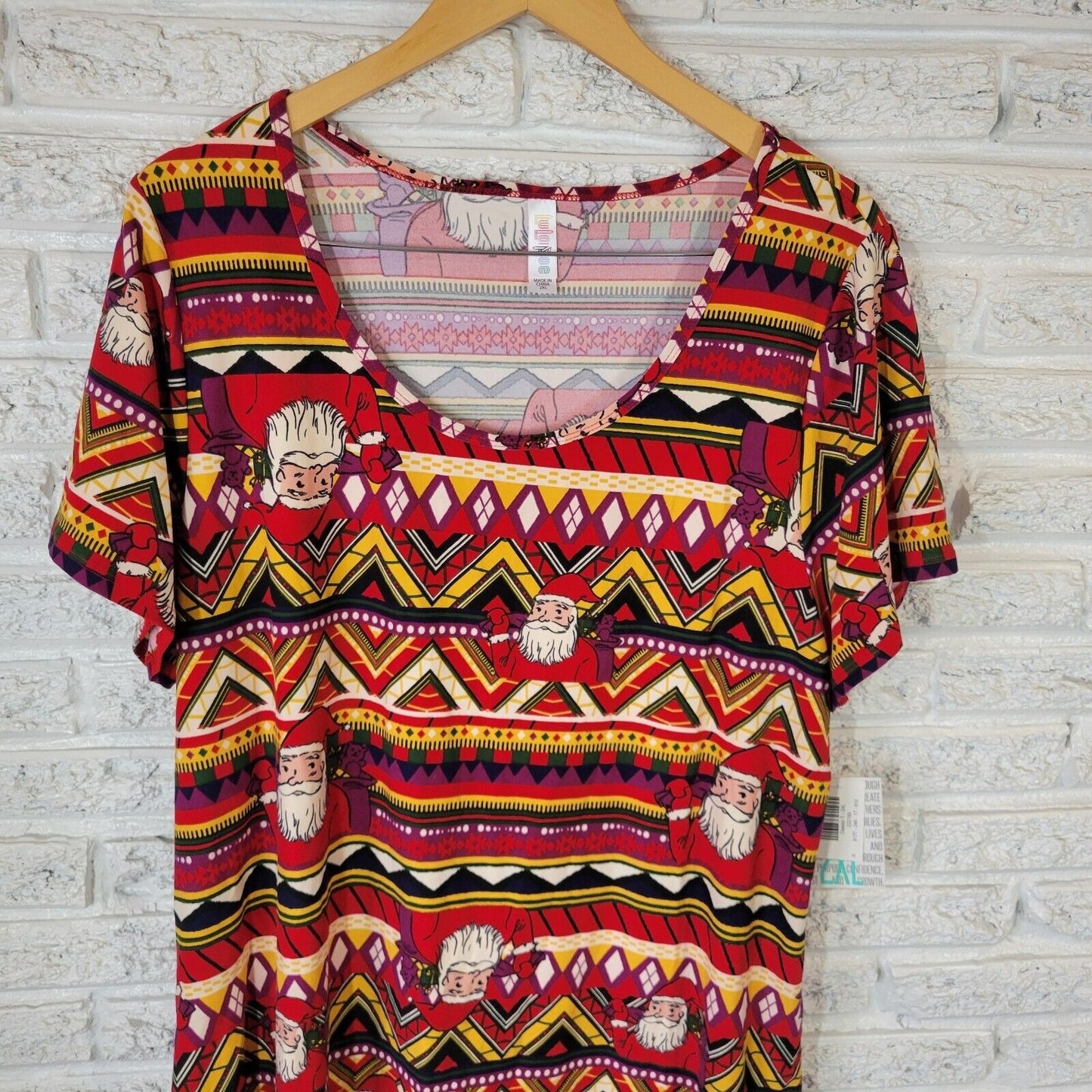 Christmas Lularoe Womens Top 2XL Plus Tee Santa Red Geometric Poly Blend Comfy