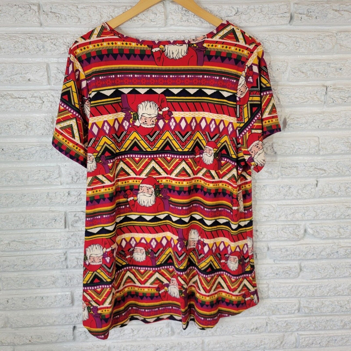 Christmas Lularoe Womens Top 2XL Plus Tee Santa Red Geometric Poly Blend Comfy