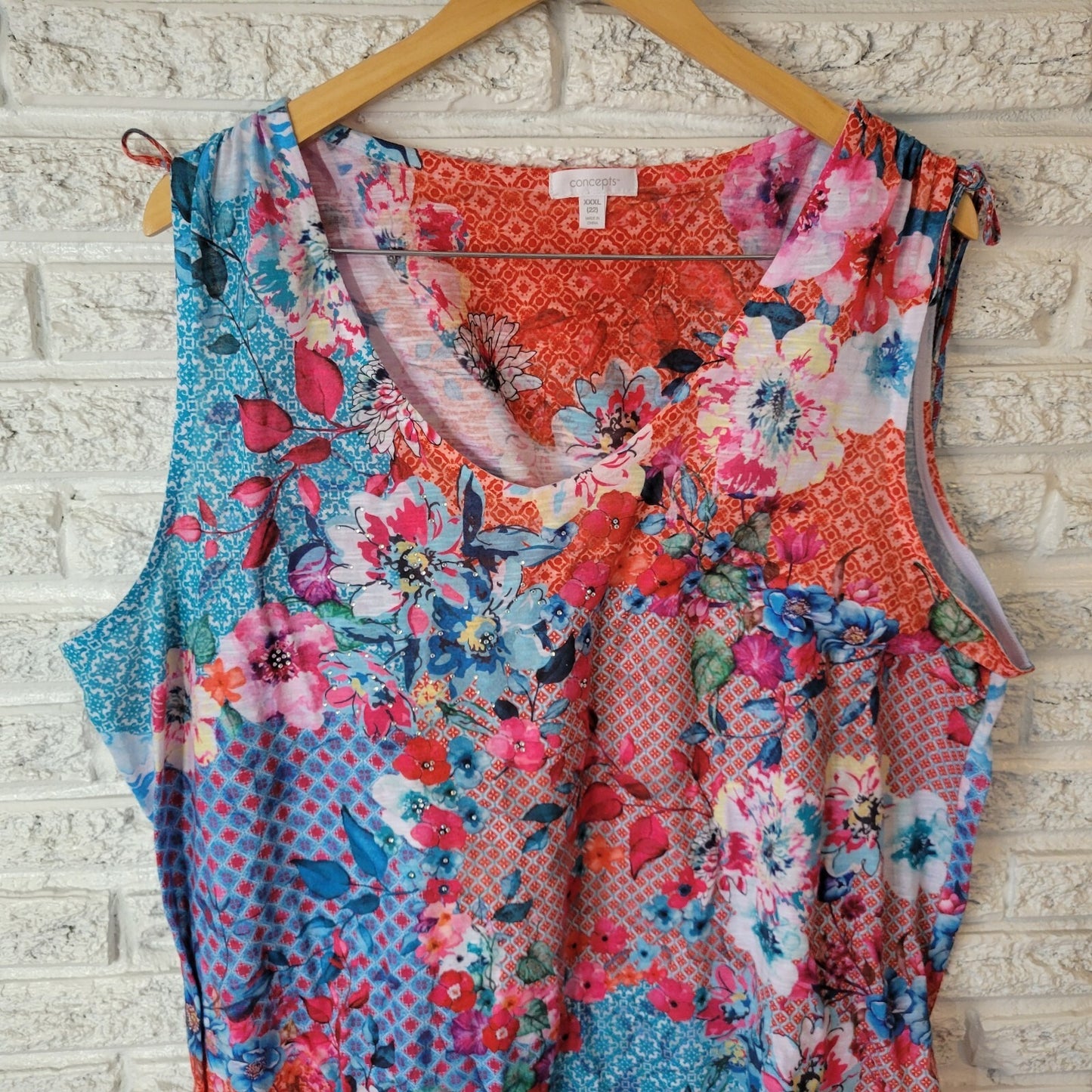 Concepts Womens Top XXXL 22 Sleeveless Blue Red Floral Poly Blend Rhinestones