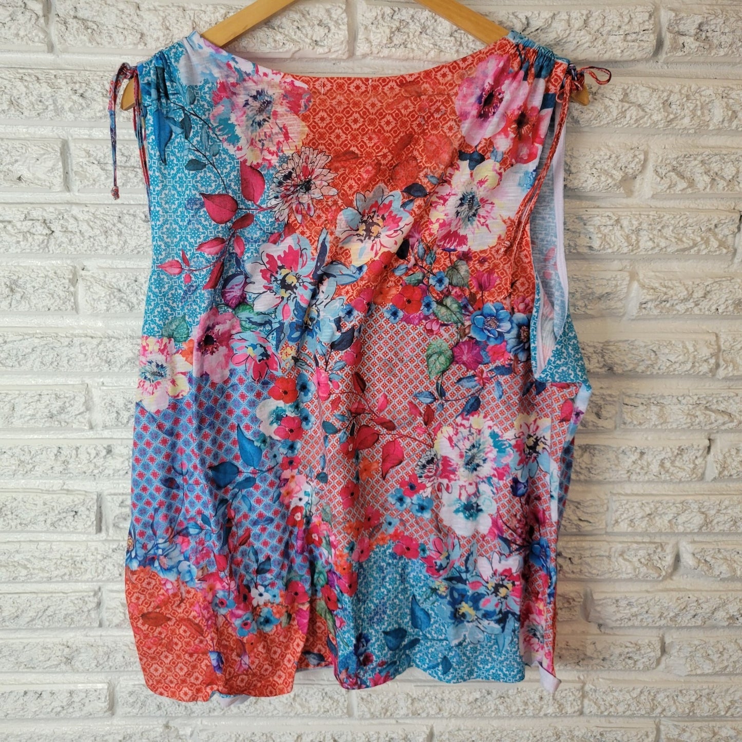 Concepts Womens Top XXXL 22 Sleeveless Blue Red Floral Poly Blend Rhinestones