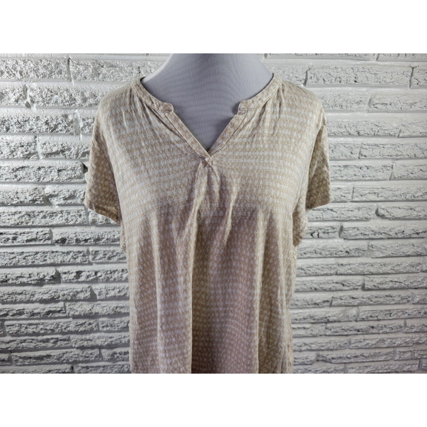 Liz Claiborne Women Top XXL Plus Cap Sleeve Beige Geometric Casual Stretch VNeck