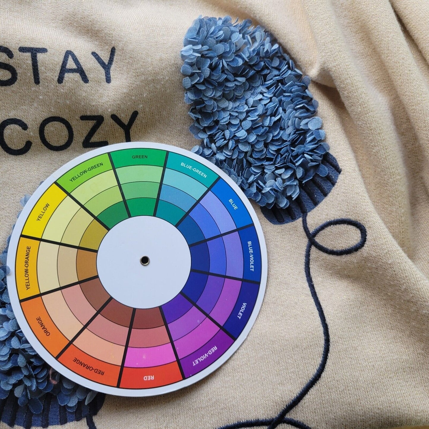 Cato Est 1946 Womens Sweatshirt 22W 24W Plus Beige 3D Mittens Stay Cozy Metallic