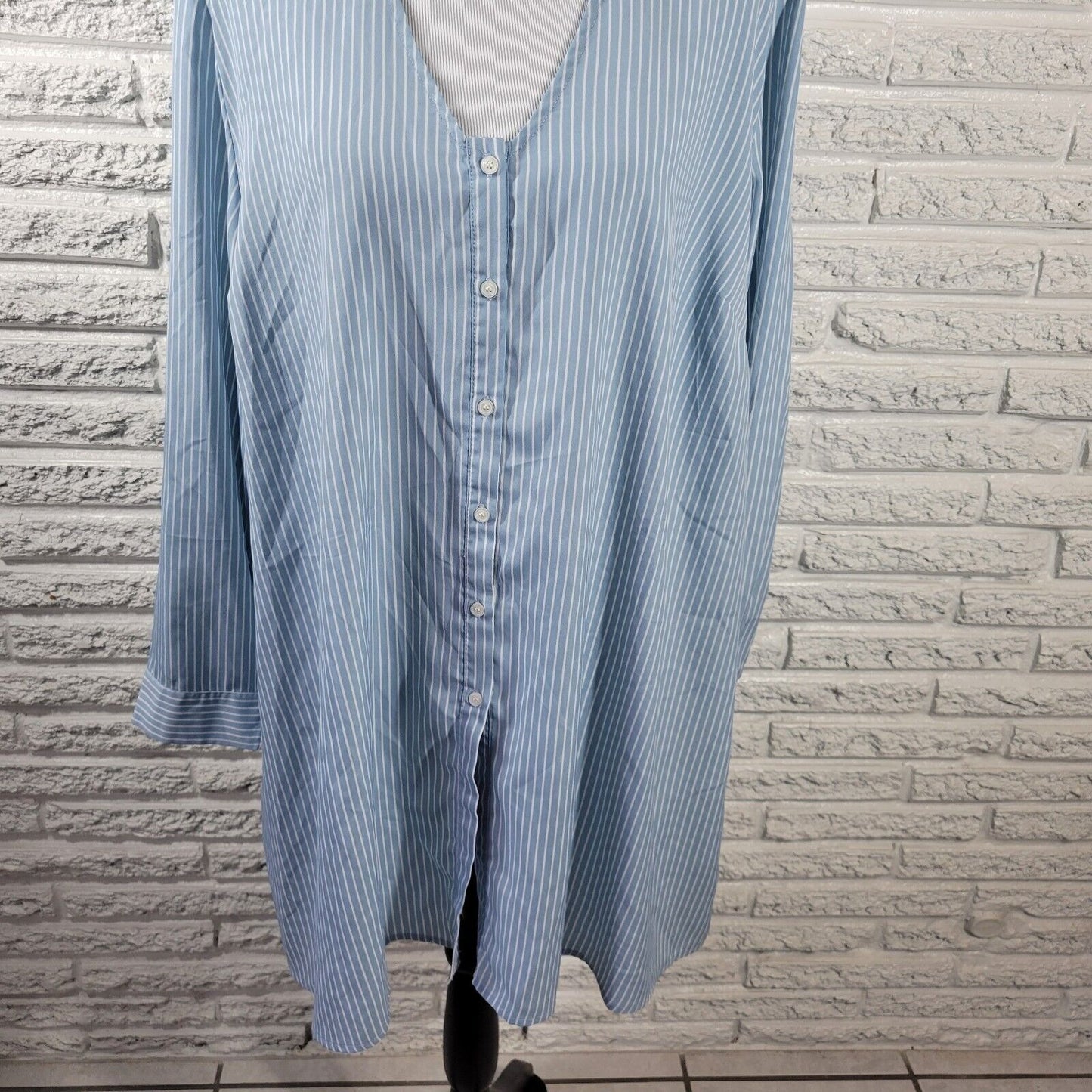 Lane Bryant Embossed Womens Top 18 20 Blue Stripe Lightweight Polyester Window