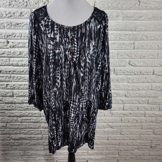 Avenue Women Top 26 28 Plus Long Sleeve Black Watercolor Lace Trim Rayon Button