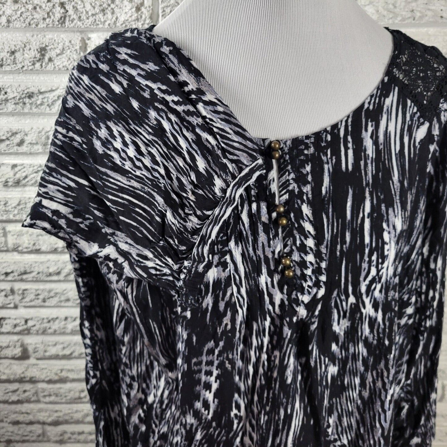 Avenue Women Top 26 28 Plus Long Sleeve Black Watercolor Lace Trim Rayon Button