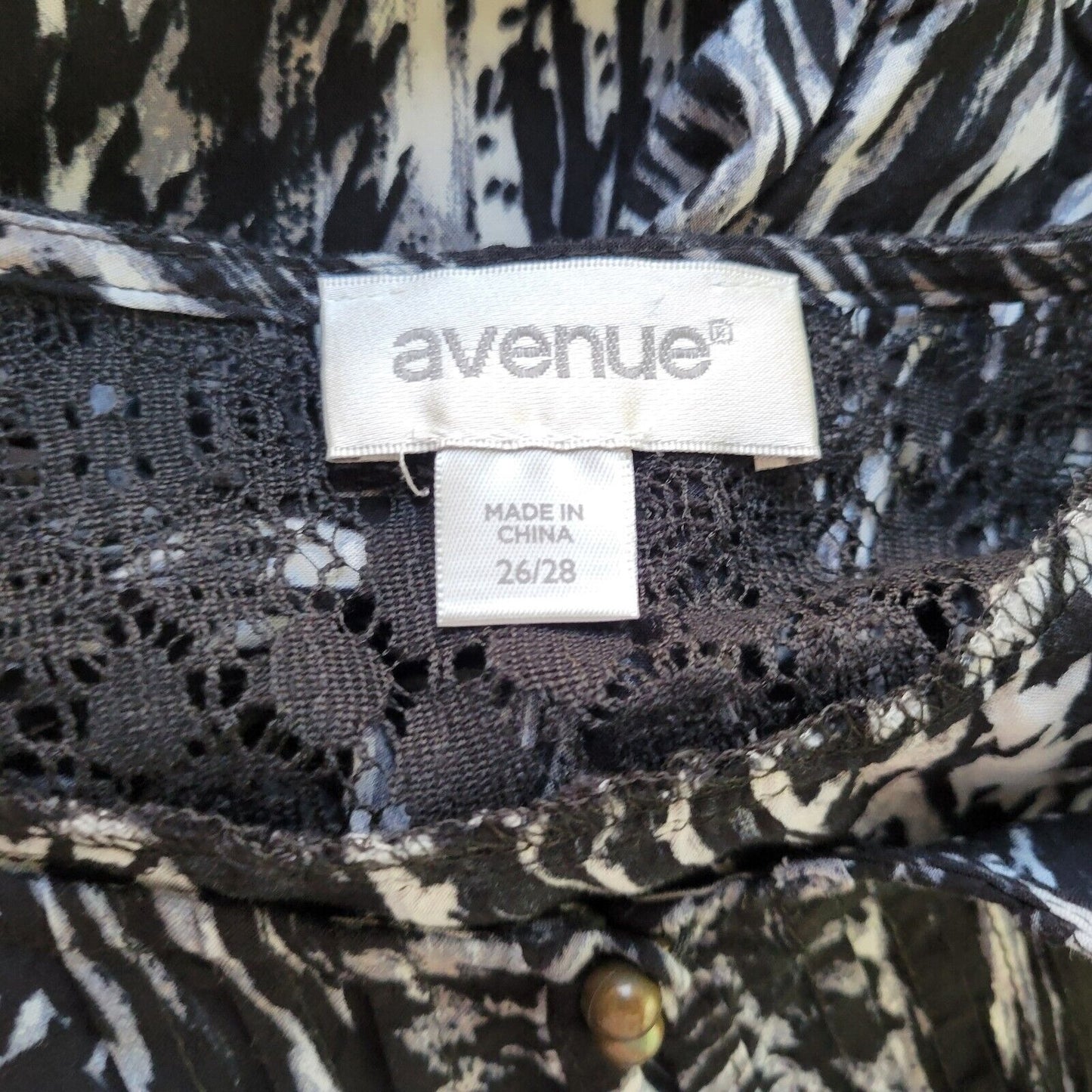 Avenue Women Top 26 28 Plus Long Sleeve Black Watercolor Lace Trim Rayon Button