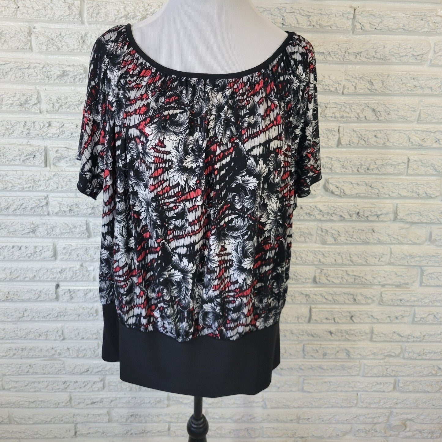 Cocomo Womens Top 1X Plus Dolman Sleeve Black Red Floral Keyhole Back Poly Blend