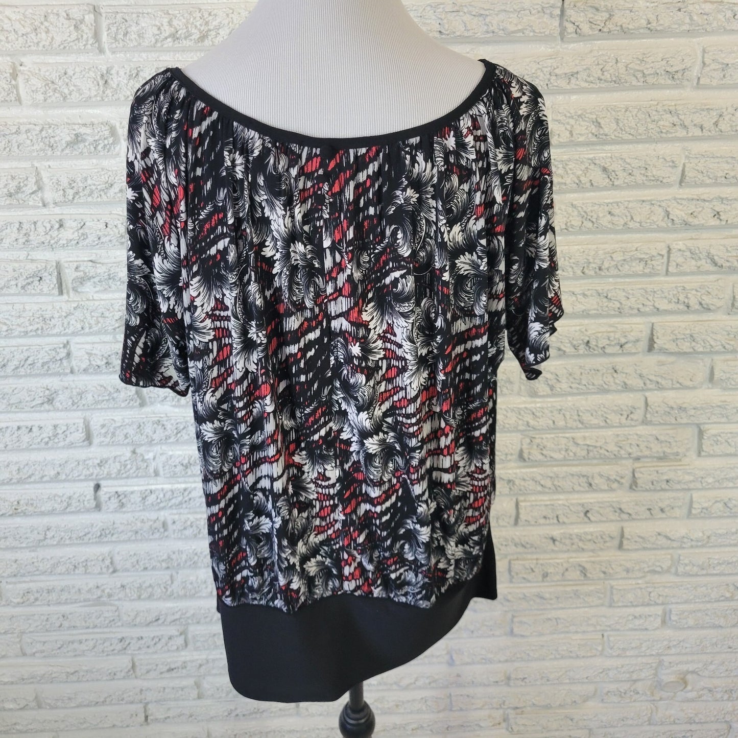 Cocomo Womens Top 1X Plus Dolman Sleeve Black Red Floral Keyhole Back Poly Blend