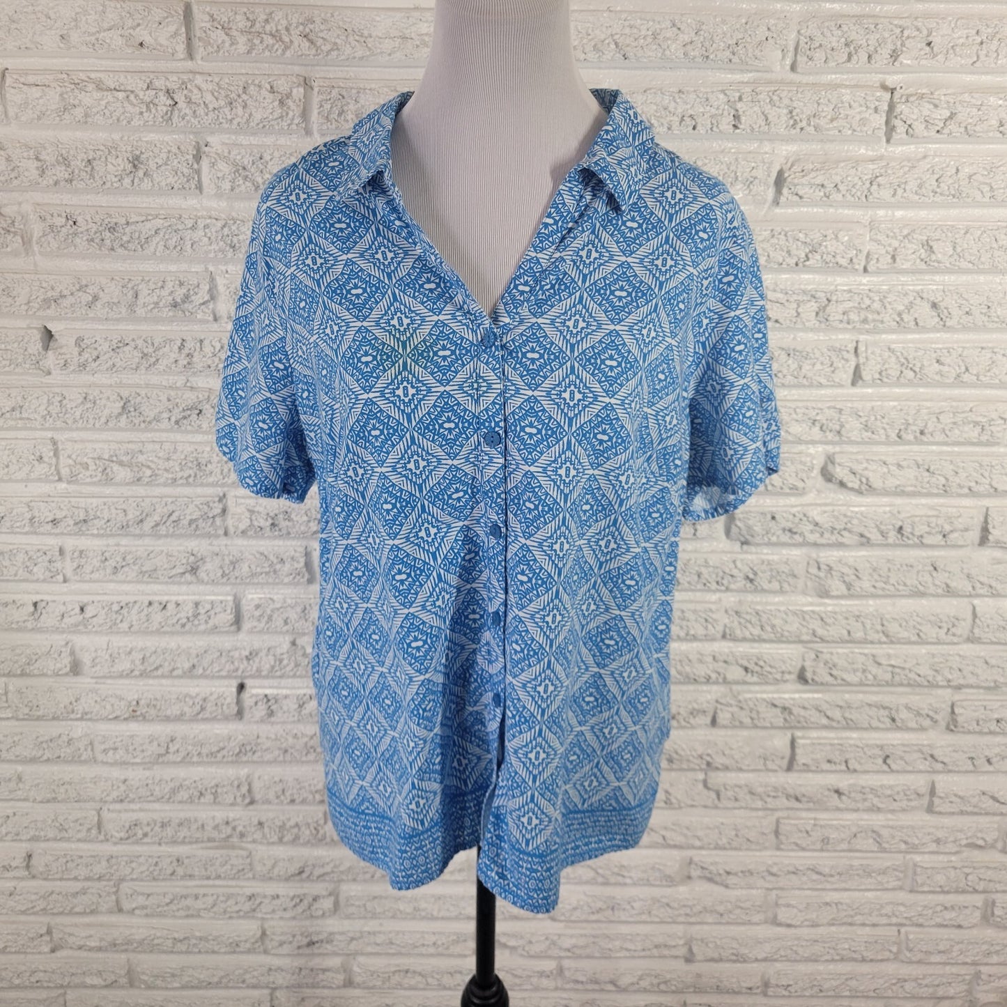 Erika Women's XL Blue White Geometric Collared Button-Up Top Short Sleeve Cotton