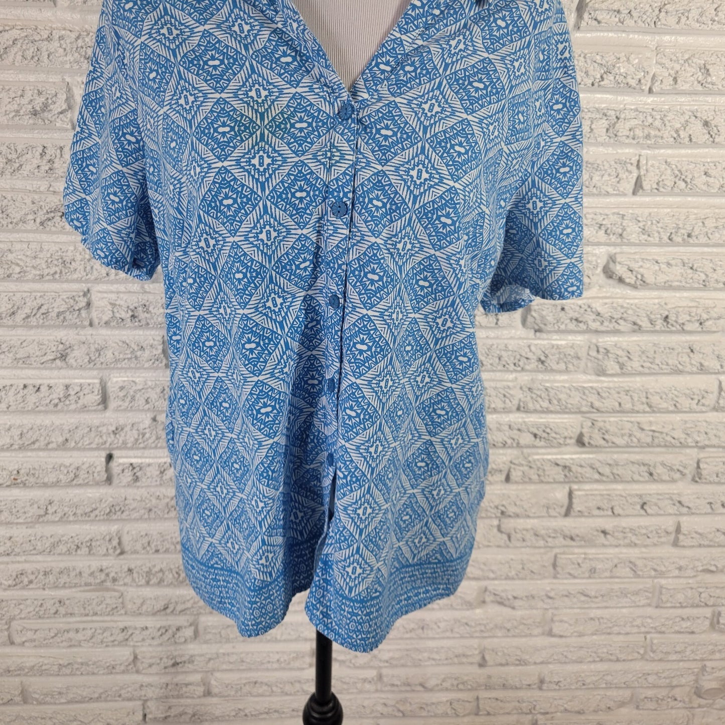 Erika Women's XL Blue White Geometric Collared Button-Up Top Short Sleeve Cotton