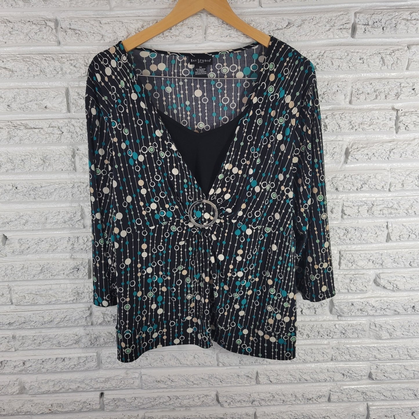 Bay Studio Women's Top 2X Plus Black Blue Circle Geometric V-Neck Stretch
