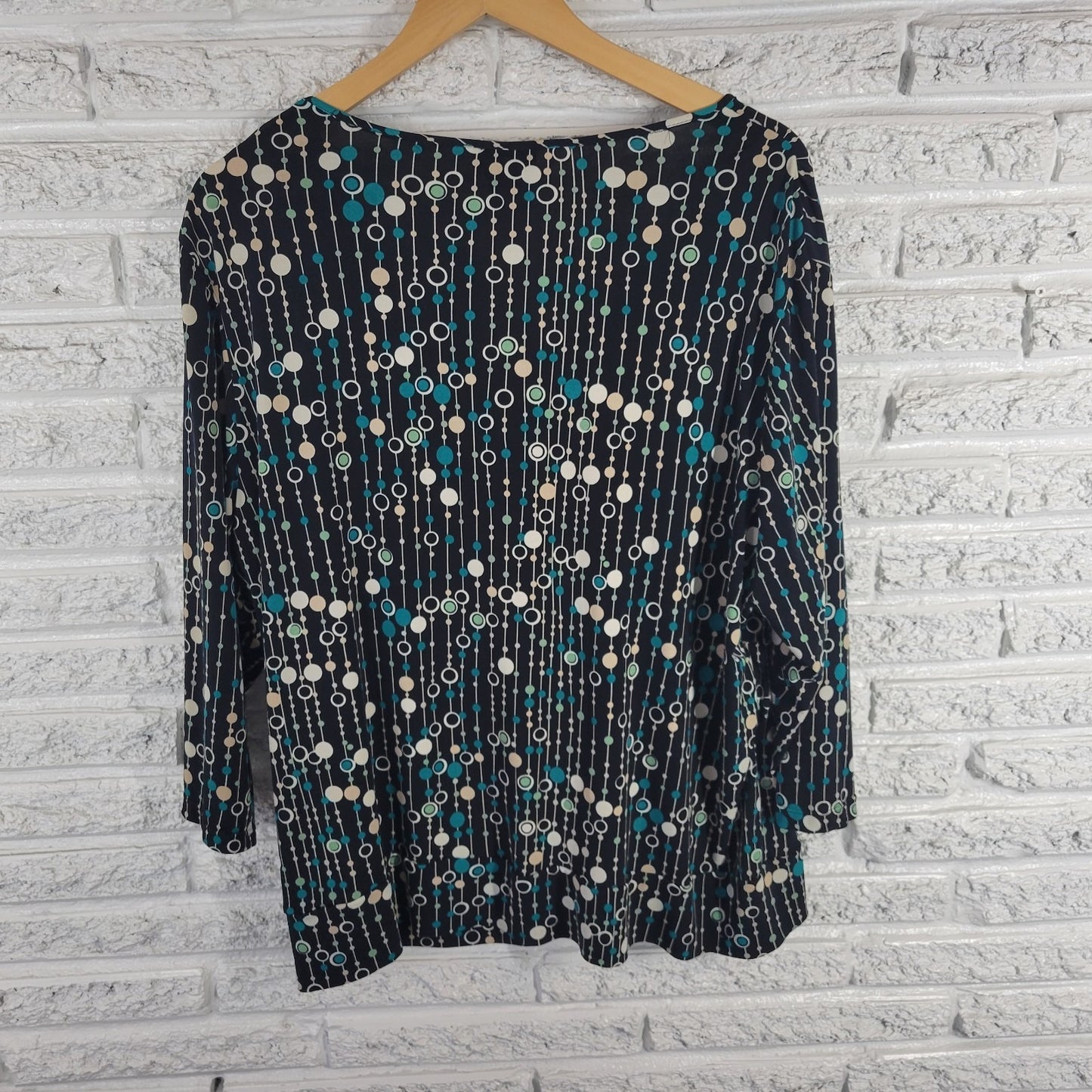 Bay Studio Women's Top 2X Plus Black Blue Circle Geometric V-Neck Stretch