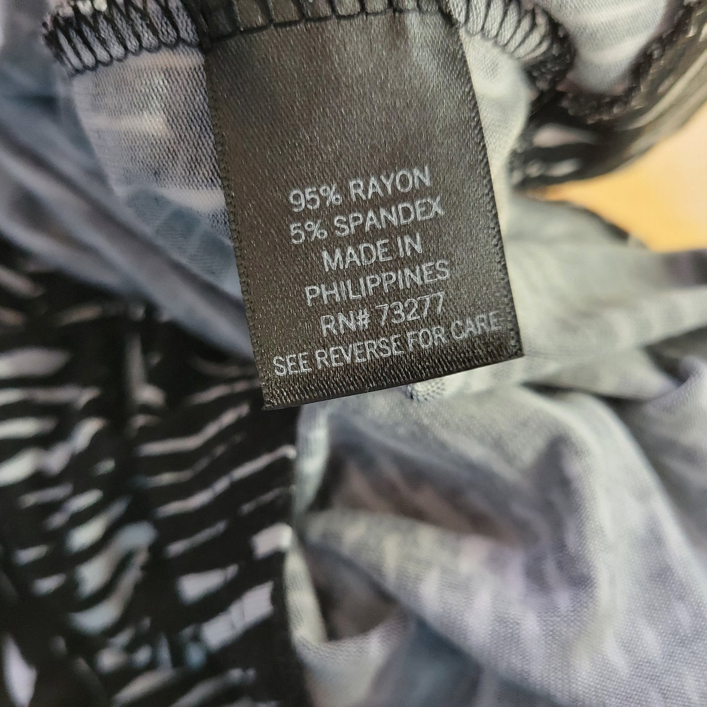 Simply Vera Wang Womens Top XL Long Sleeve Black Geometric Lightweight Office