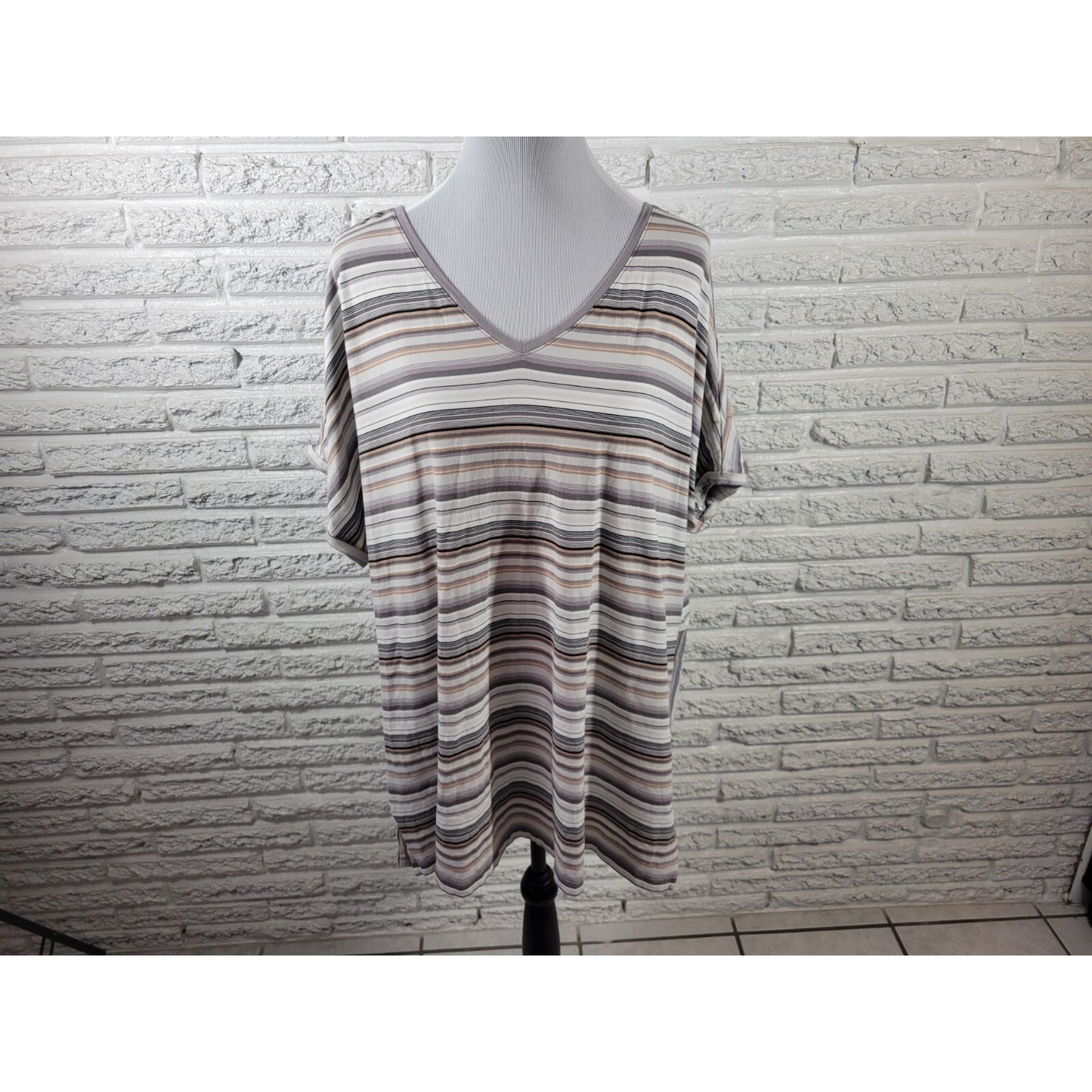 Isaac Mizrahi Live Womens Top 2X Plus Tee Gray Stripe Cotton Blend Cap Sleeve