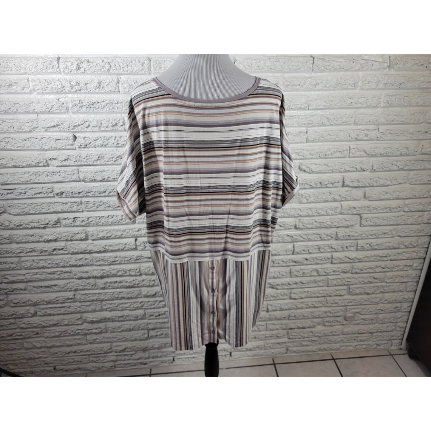 Isaac Mizrahi Live Womens Top 2X Plus Tee Gray Stripe Cotton Blend Cap Sleeve