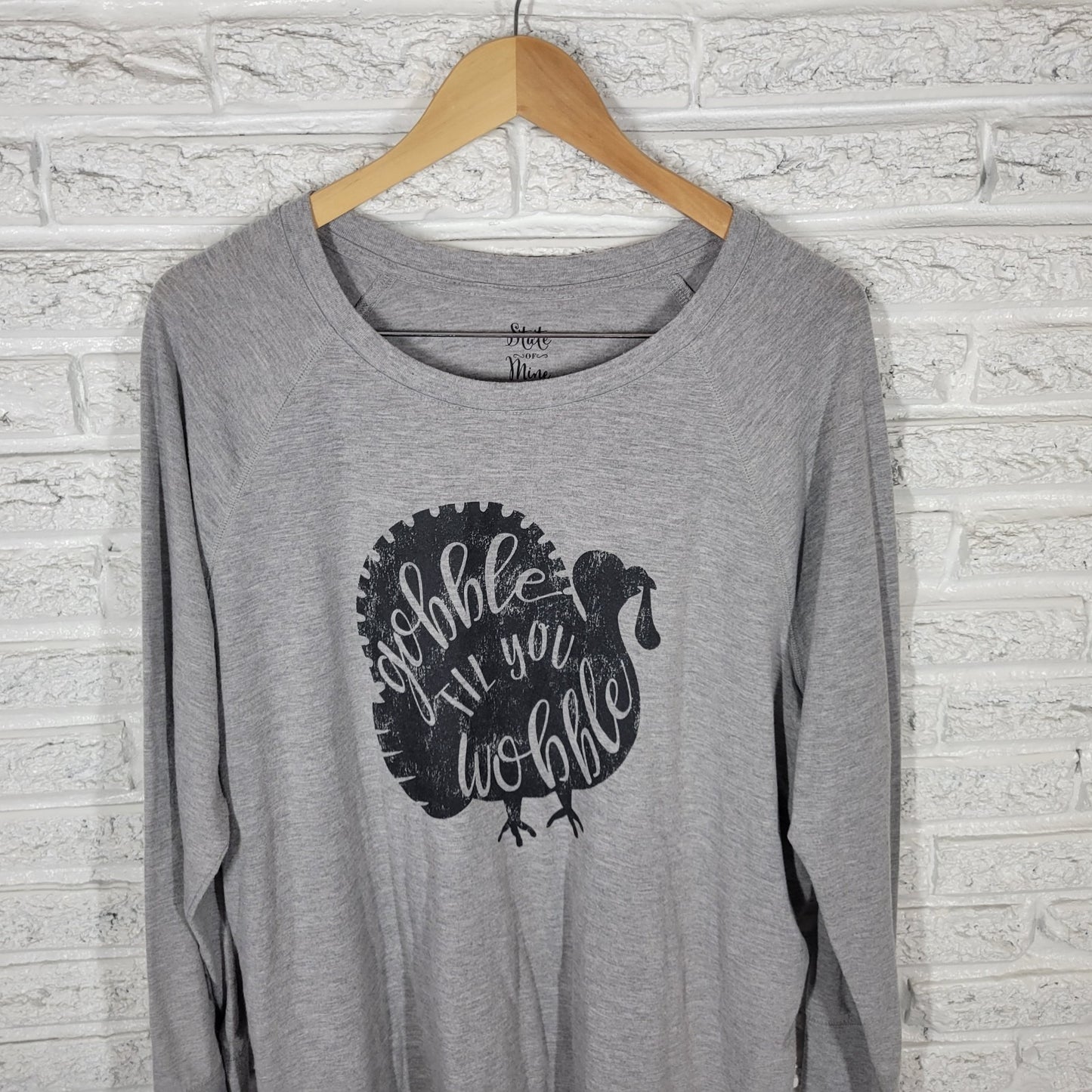 Thanksgiving Womens Top Extra Large XL Long Sleeve Gray Turkey Gobble Wobble