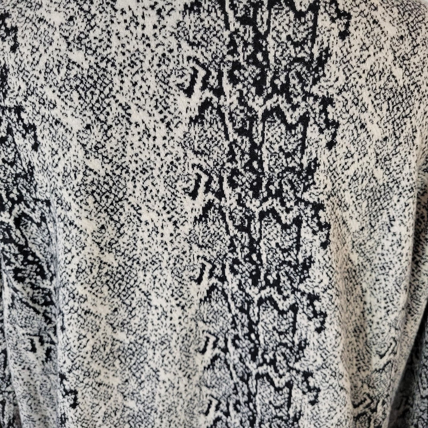 BB Dakota Womens Sweatshirt 2X Plus Black Gray Animal Print Comfy Poly Blend