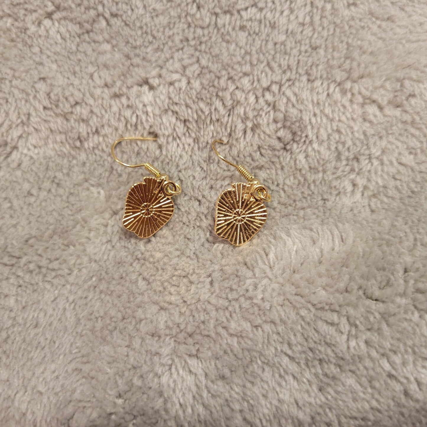 Fourth of July Patriotic Womens Earrings One Pair USA Flag Apple Hanging Dangle