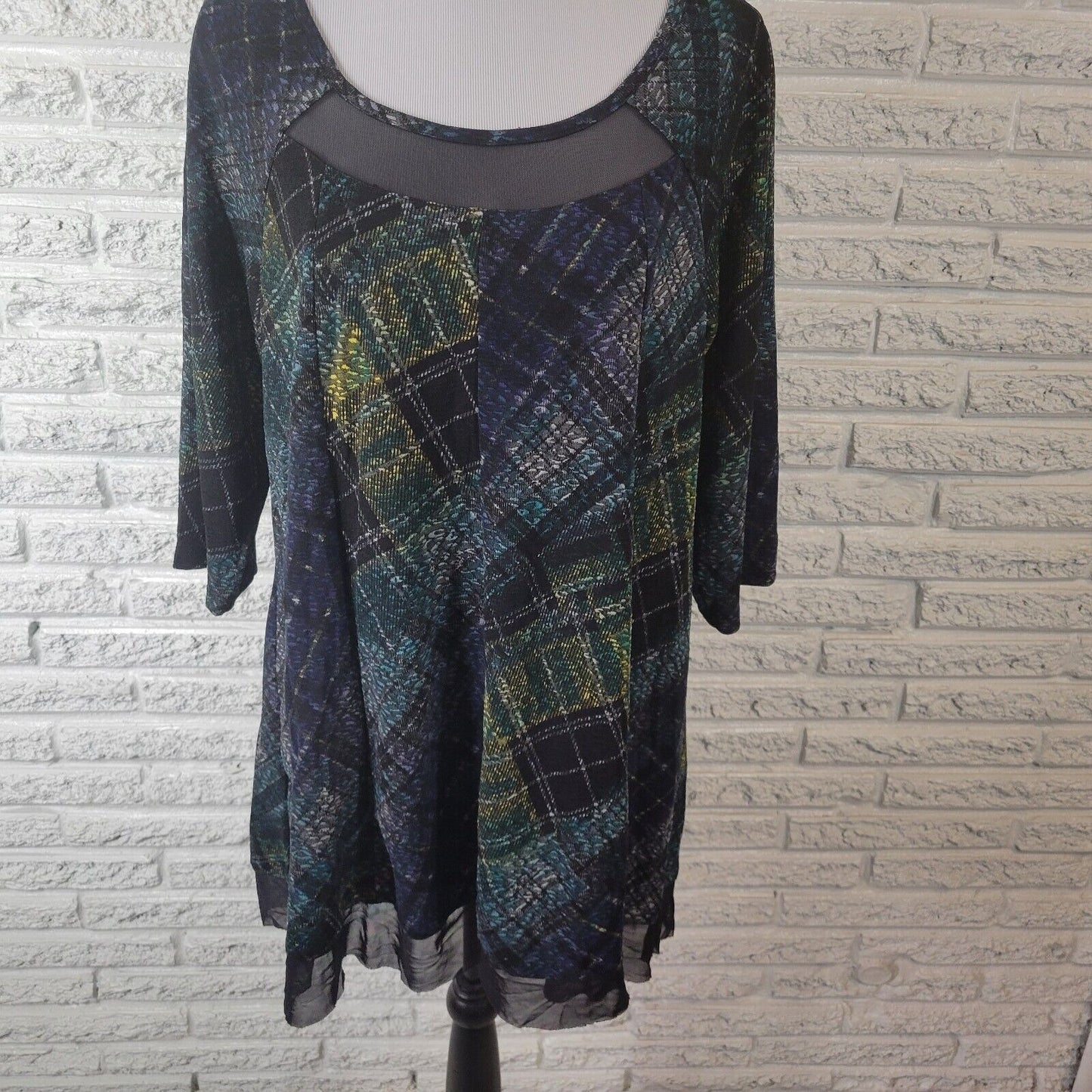 Catherines Womens Top 0X 14 16 Tunic 3/4 Sleeve Mesh Hem Blue Black Plaid Office