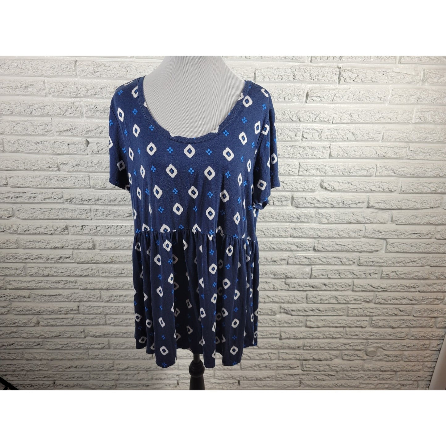 Terra & Sky Women's 1X Blue Diamond Geometric Cap Short Sleeve Top Stretch