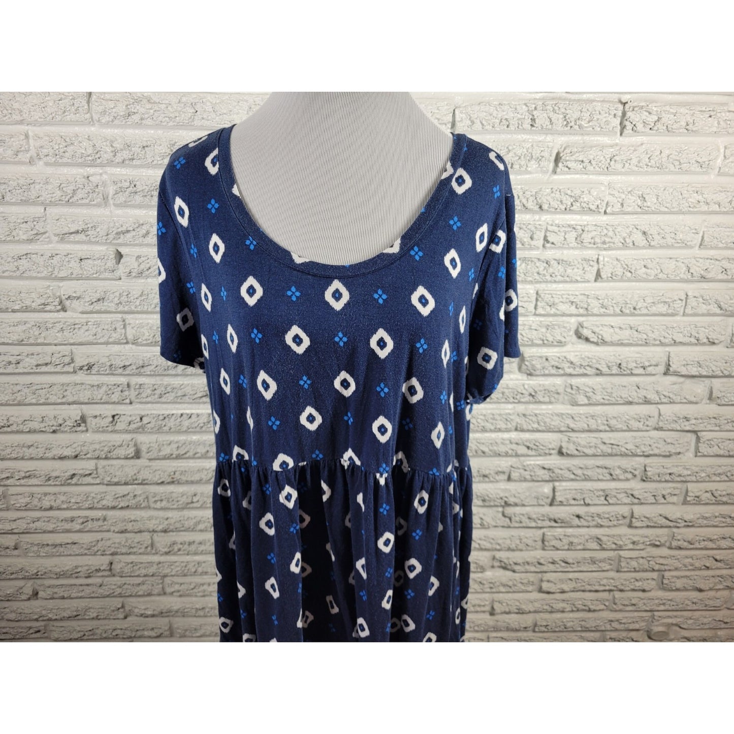 Terra & Sky Women's 1X Blue Diamond Geometric Cap Short Sleeve Top Stretch