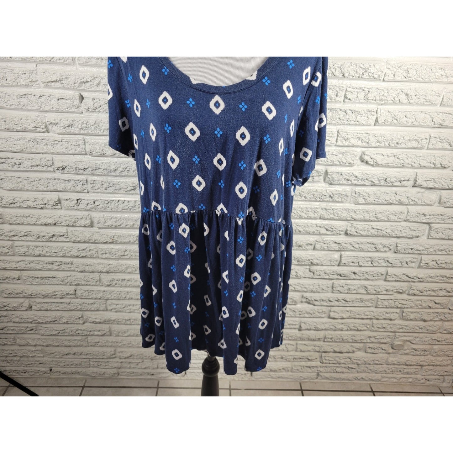 Terra & Sky Women's 1X Blue Diamond Geometric Cap Short Sleeve Top Stretch