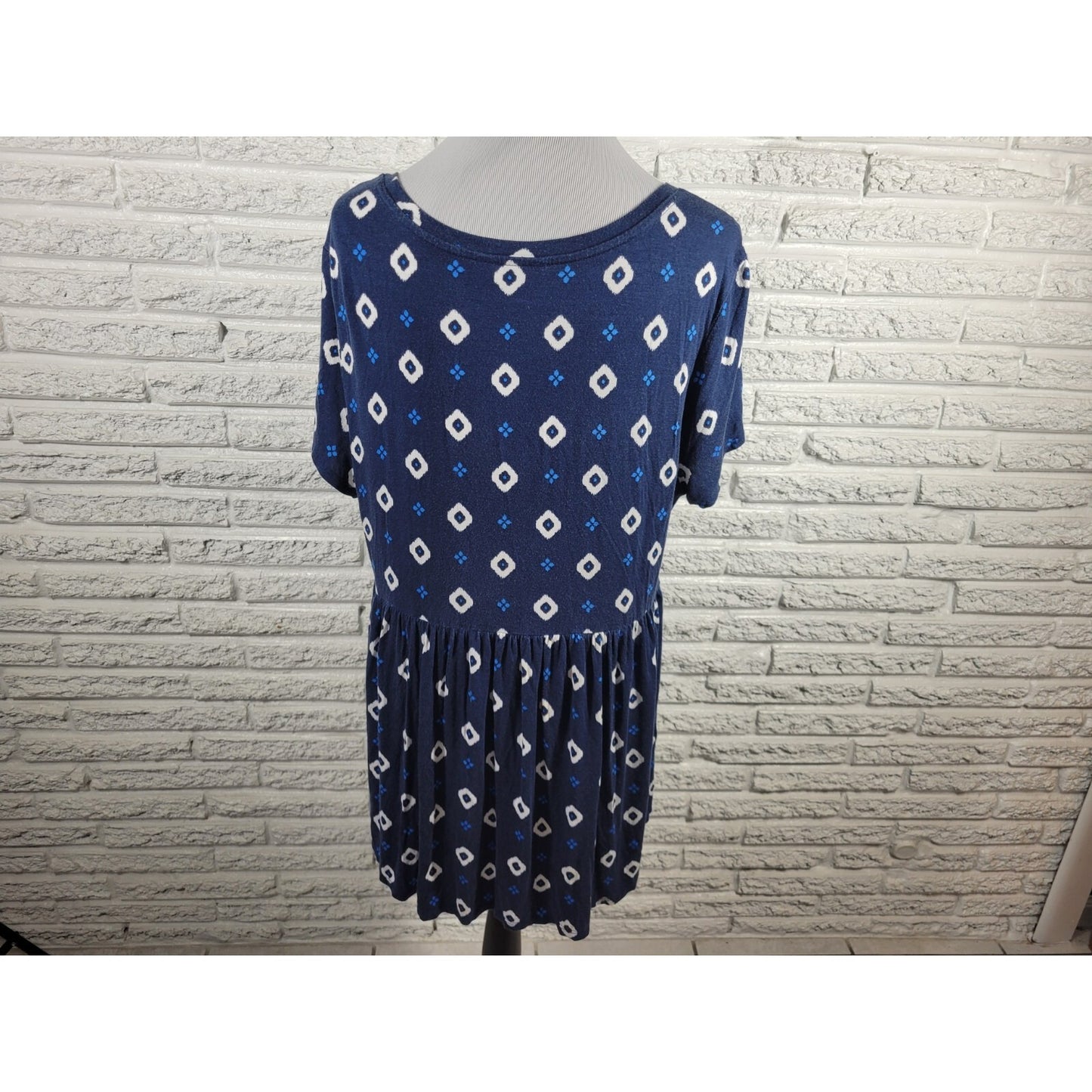 Terra & Sky Women's 1X Blue Diamond Geometric Cap Short Sleeve Top Stretch