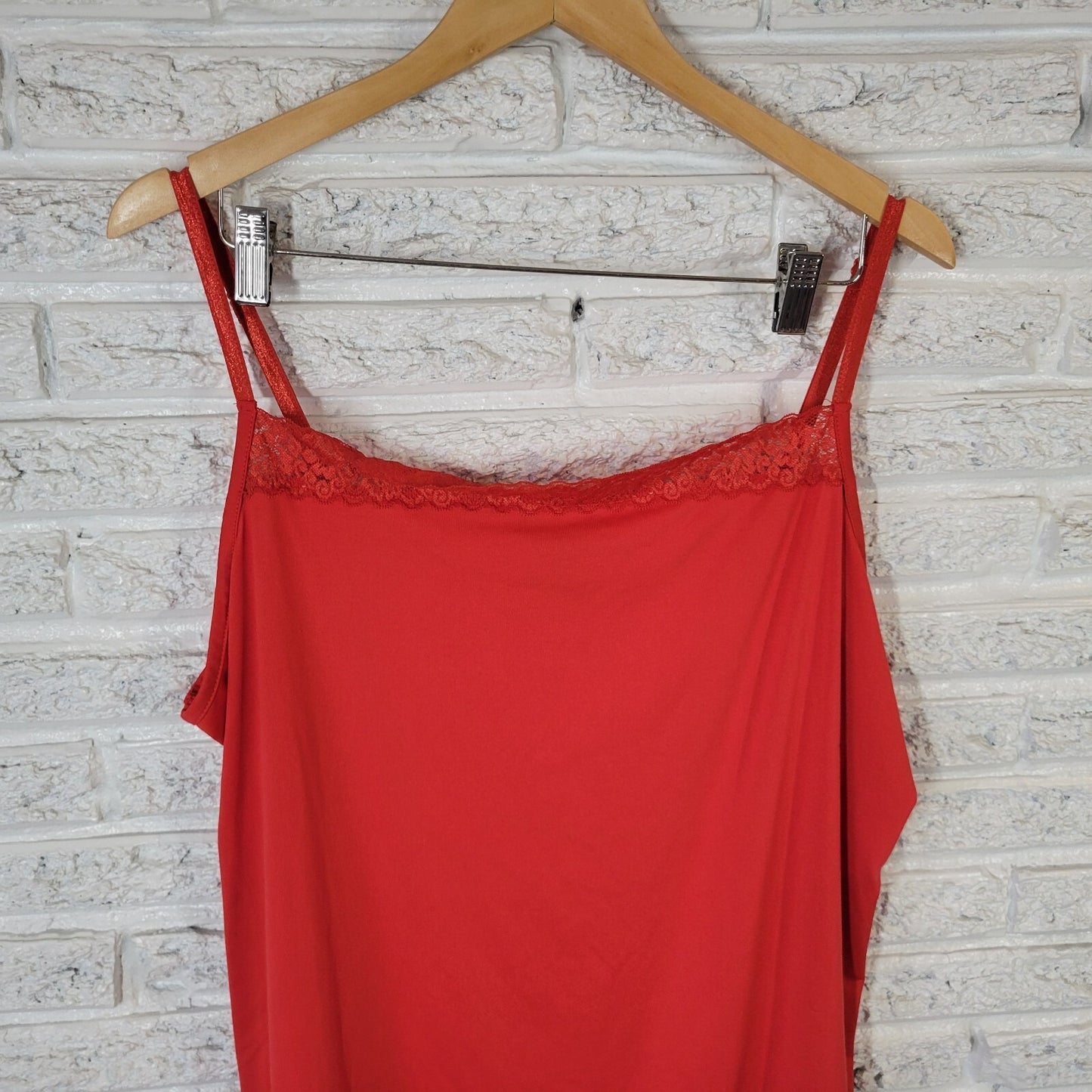 Fashion Bug Women Top 2X Plus Camisole Red Adjustable Spaghetti Lace Trim