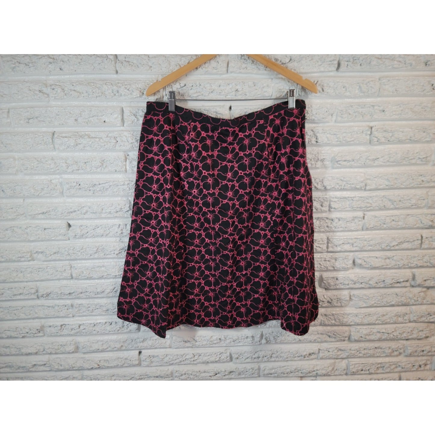 Dress Barn Womens Skirt 16 Mini ALine Black Pink Floral Eyelet Office Casual