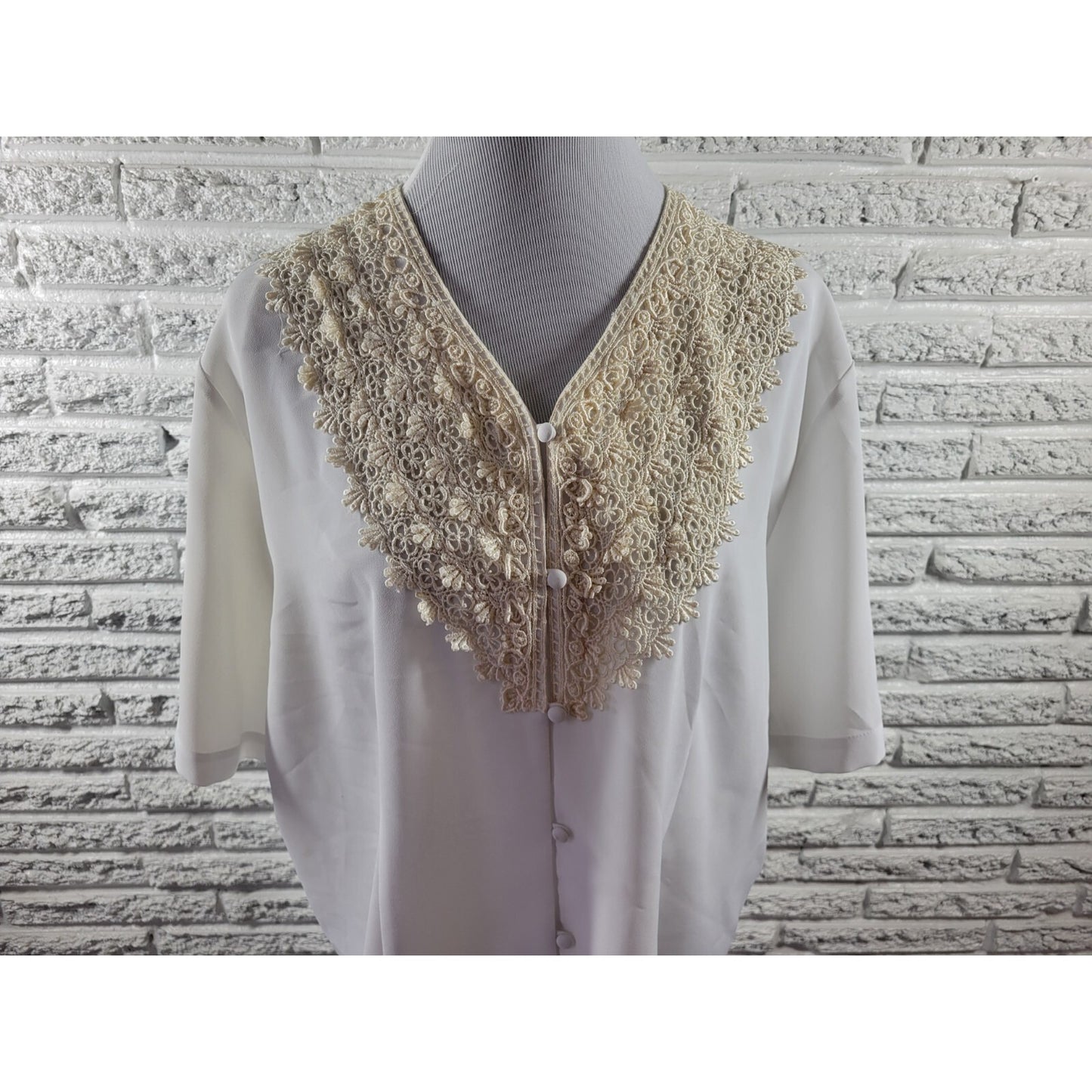 Maggie Barnes Women Top 20W Plus Short Sleeve Crochet Cloth Buttons Polyester