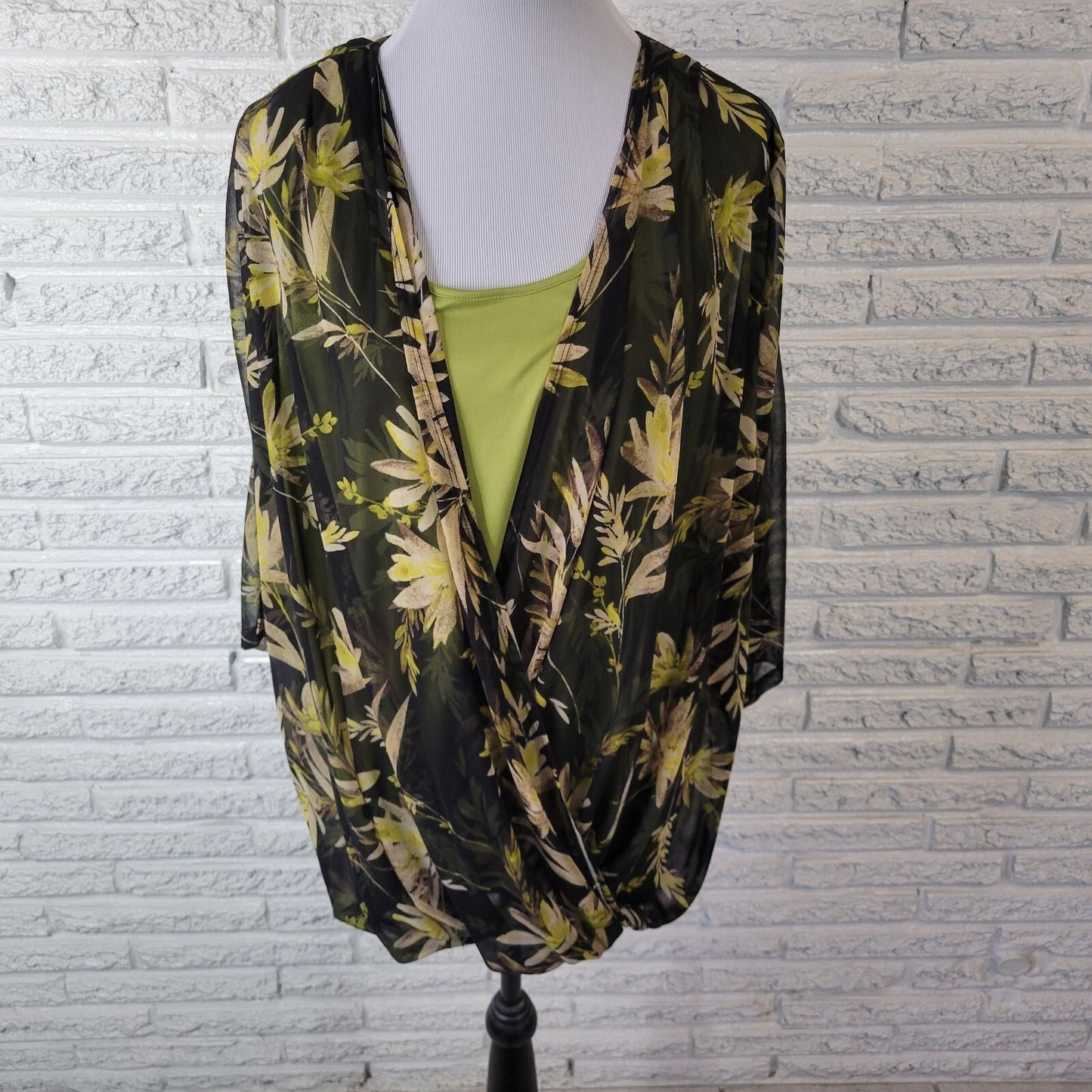 Catherines Womens Top 1X Plus Split Sleeve with Tank Lightweight Green Floral