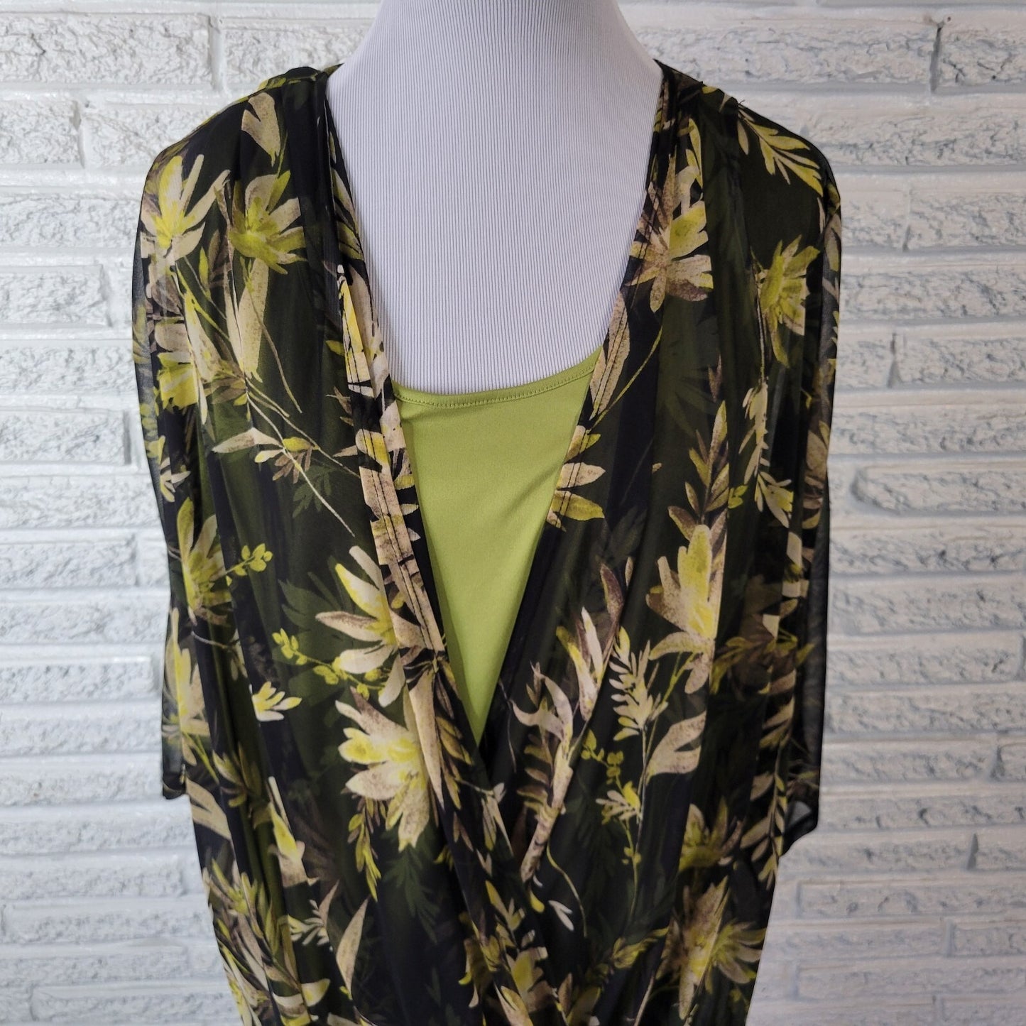 Catherines Womens Top 1X Plus Split Sleeve with Tank Lightweight Green Floral