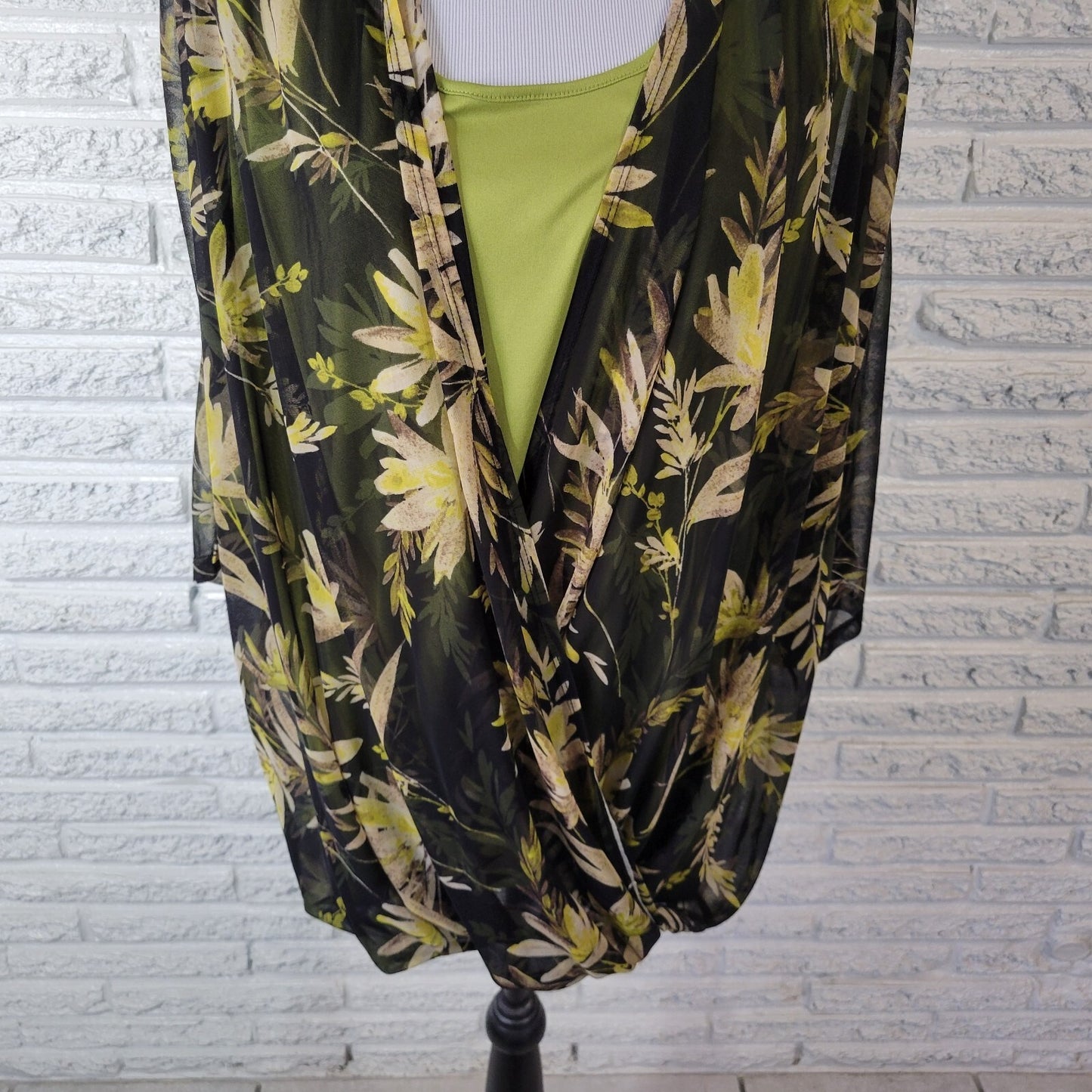 Catherines Womens Top 1X Plus Split Sleeve with Tank Lightweight Green Floral