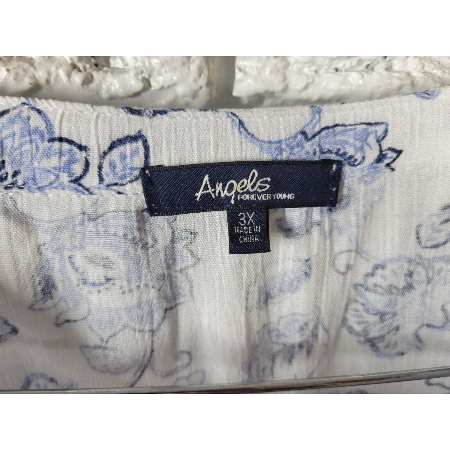 Angels Forever Young Women Top 3X Plus Long Sleeve Blue Floral Lightweight Rayon