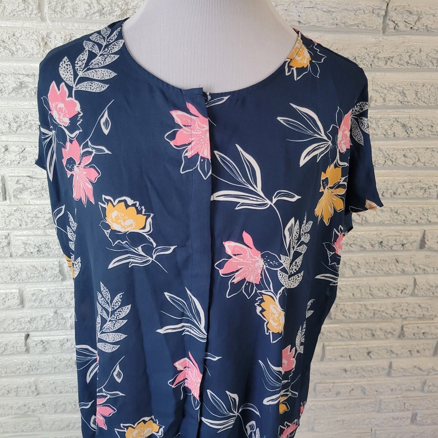 Apt 9 Womens Top XXL Plus Sleeveless Blue Floral Polyester Lightweight Button Up