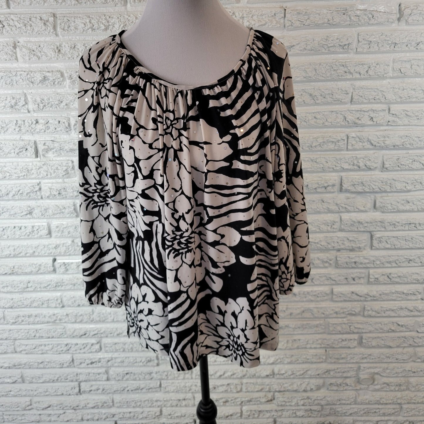 Rebecca Malone Womens Top 1X 3/4 Sleeve Black White Floral Sequins Poly Blend