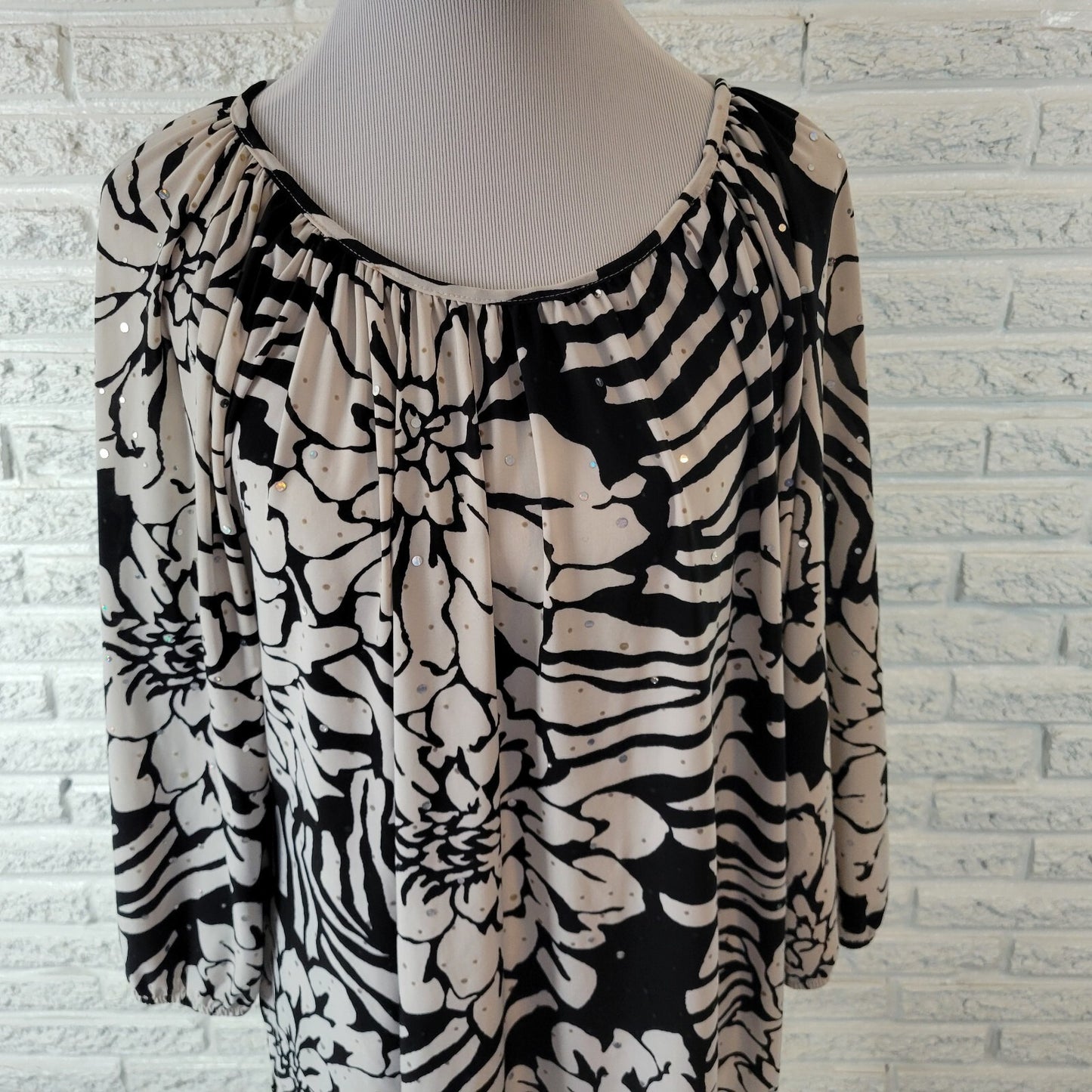 Rebecca Malone Womens Top 1X 3/4 Sleeve Black White Floral Sequins Poly Blend