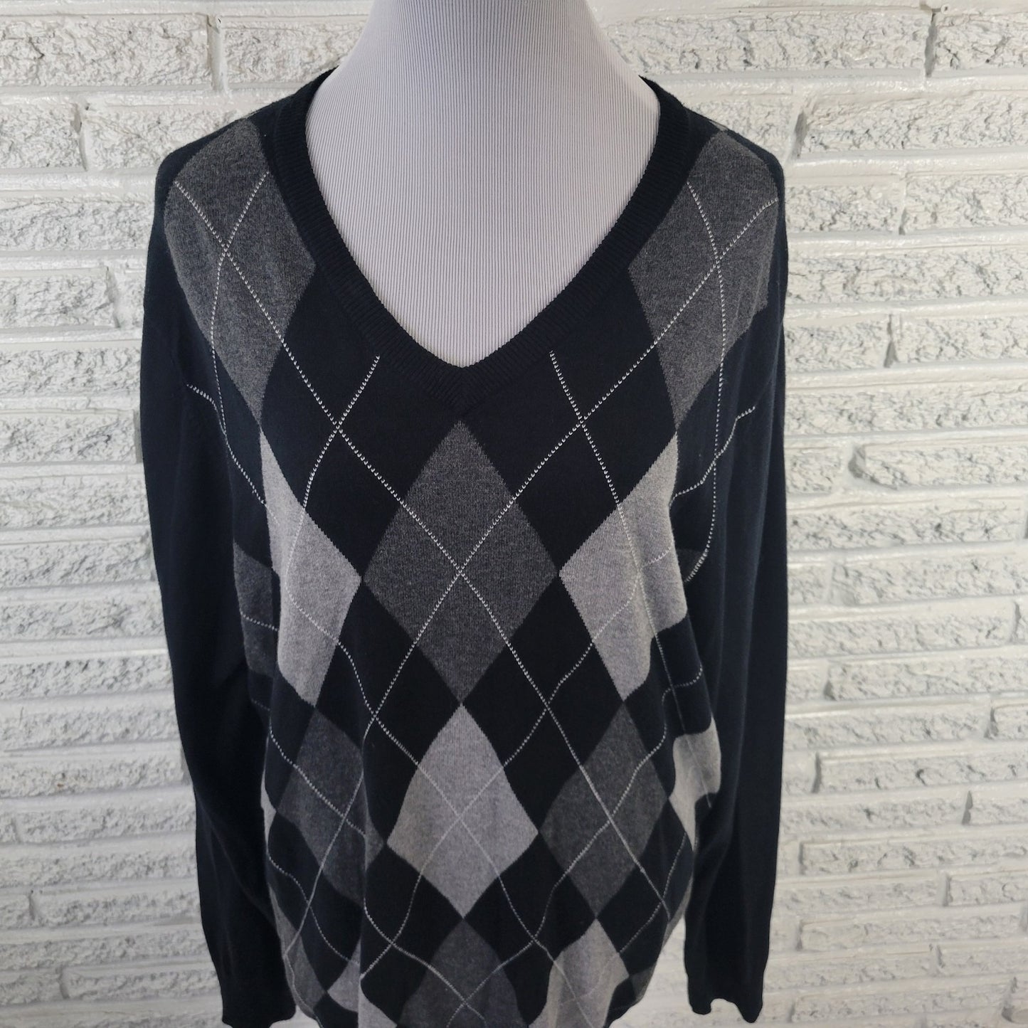 Croft & Barrow Women's XL Black Gray Argyle V-Neck Sweater Stretch Pullover