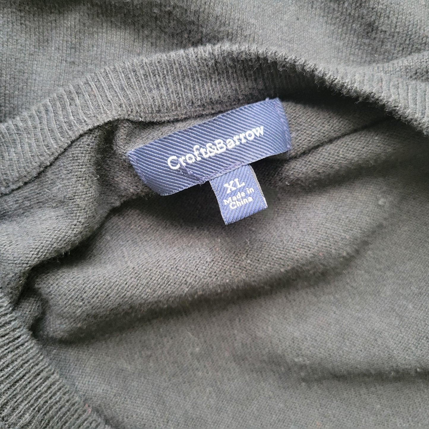 Croft & Barrow Women's XL Black Gray Argyle V-Neck Sweater Stretch Pullover